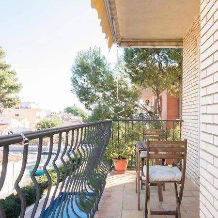 Apartment Sunny 3 Blocks To The Castelldefels