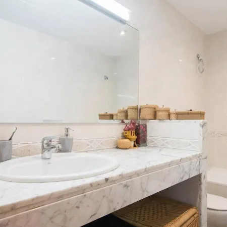 Sunny 3 Blocks To The Apartment Castelldefels