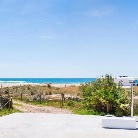 Apartment Sunny 3 Blocks To The Castelldefels